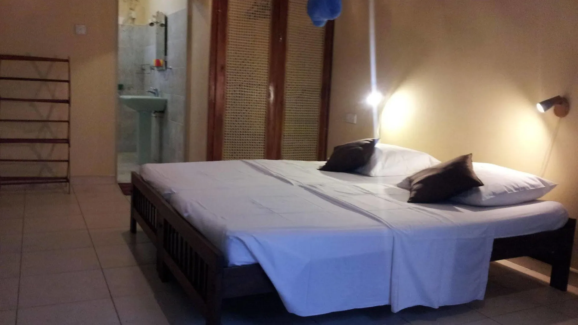 Villa Rosita Negombo 2*,